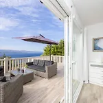 Lea With A Beautiful View And Swimming Pool