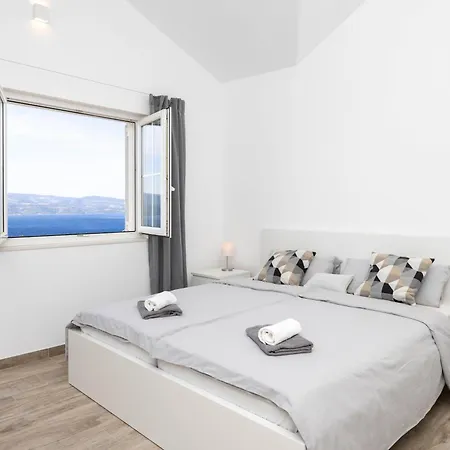 Lea With A Beautiful View And Swimming Pool *