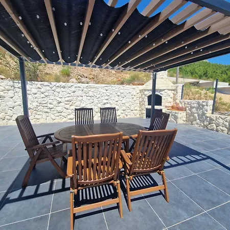 Villa Lea With A Beautiful View And Swimming Pool Stanici